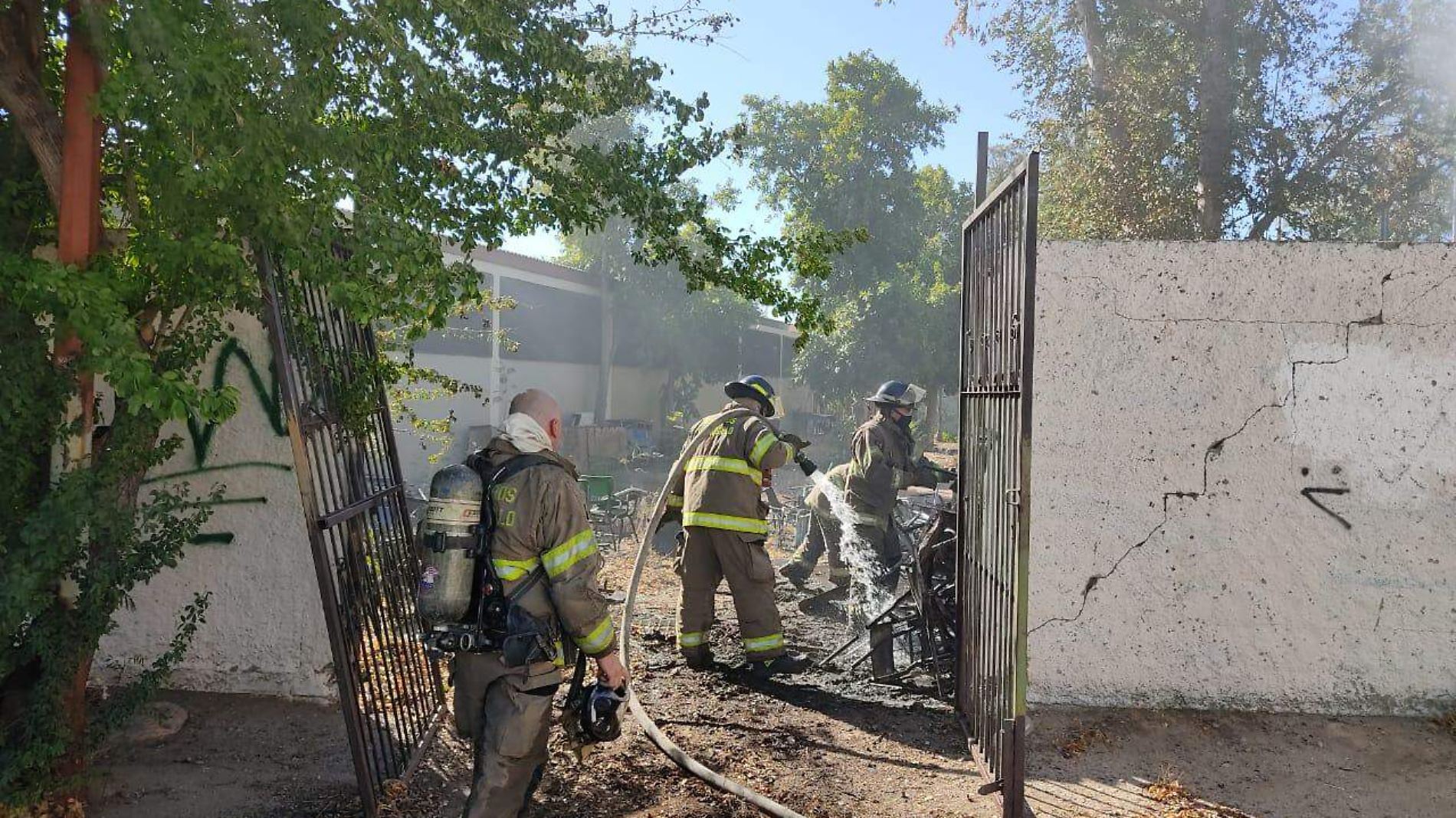 Incendio de mesabancos secundaria #4 Bomberos (4)